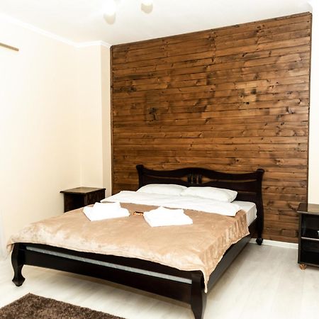 Wood House Hotel Pilipets Bagian luar foto