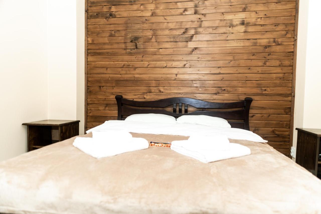 Wood House Hotel Pilipets Bagian luar foto