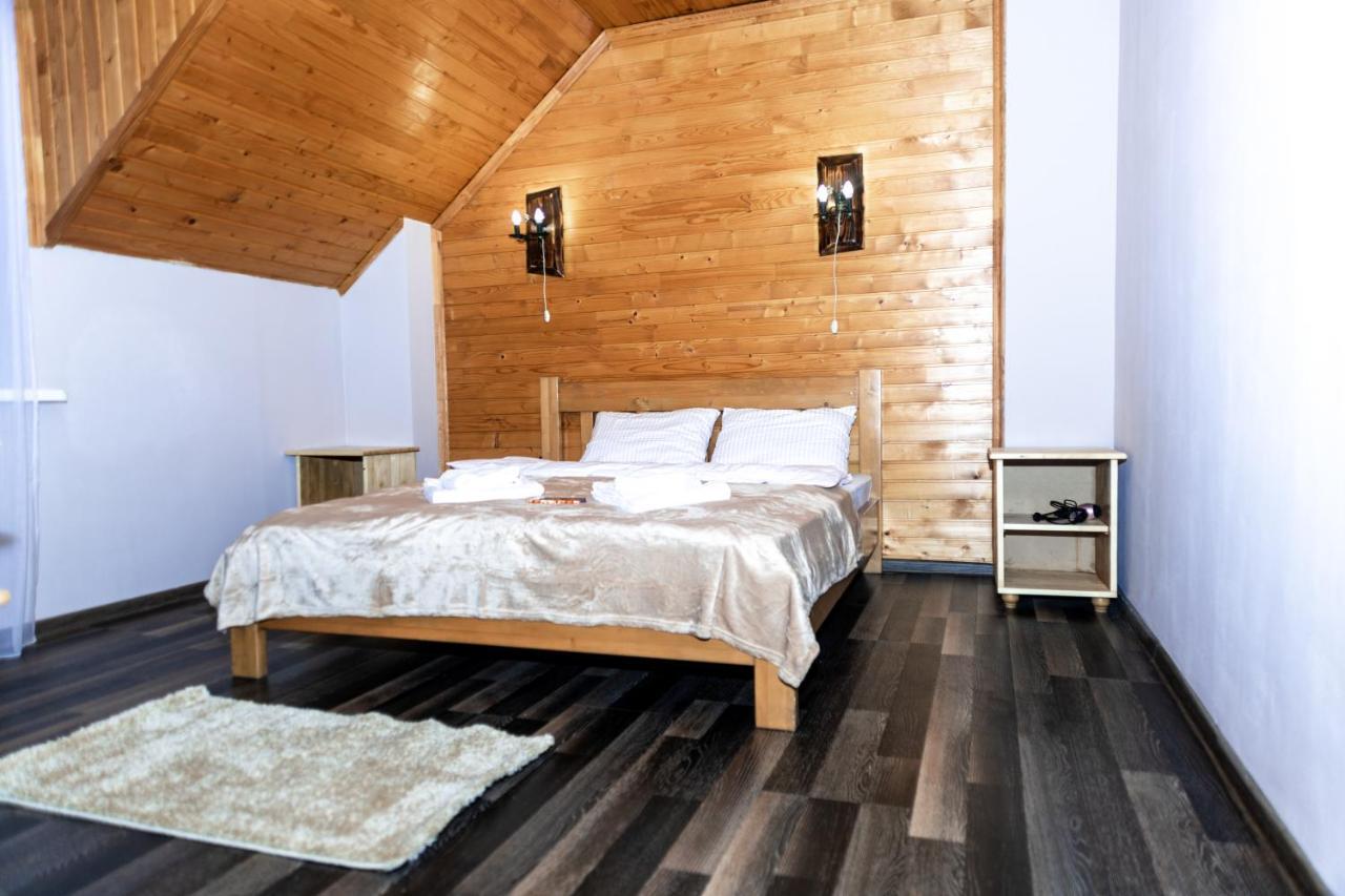Wood House Hotel Pilipets Bagian luar foto