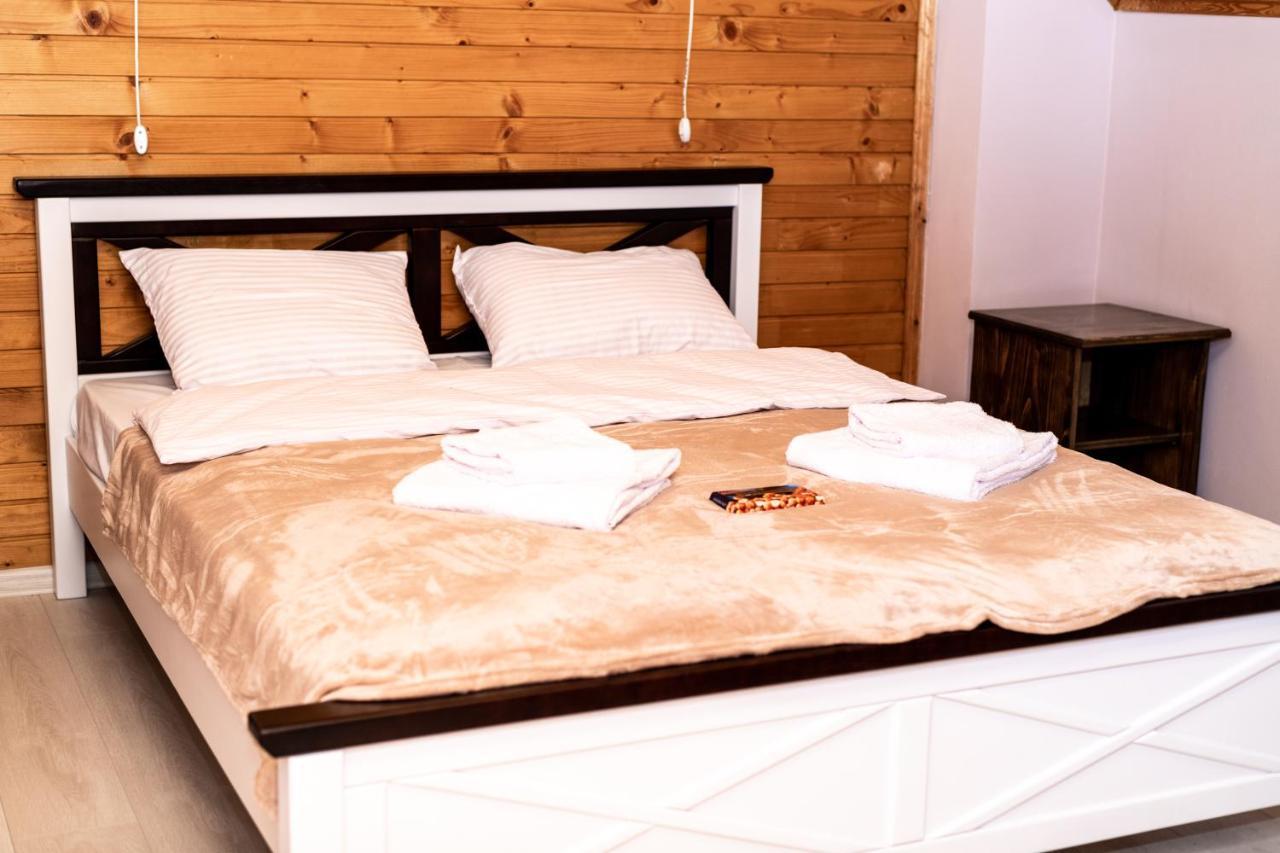 Wood House Hotel Pilipets Bagian luar foto