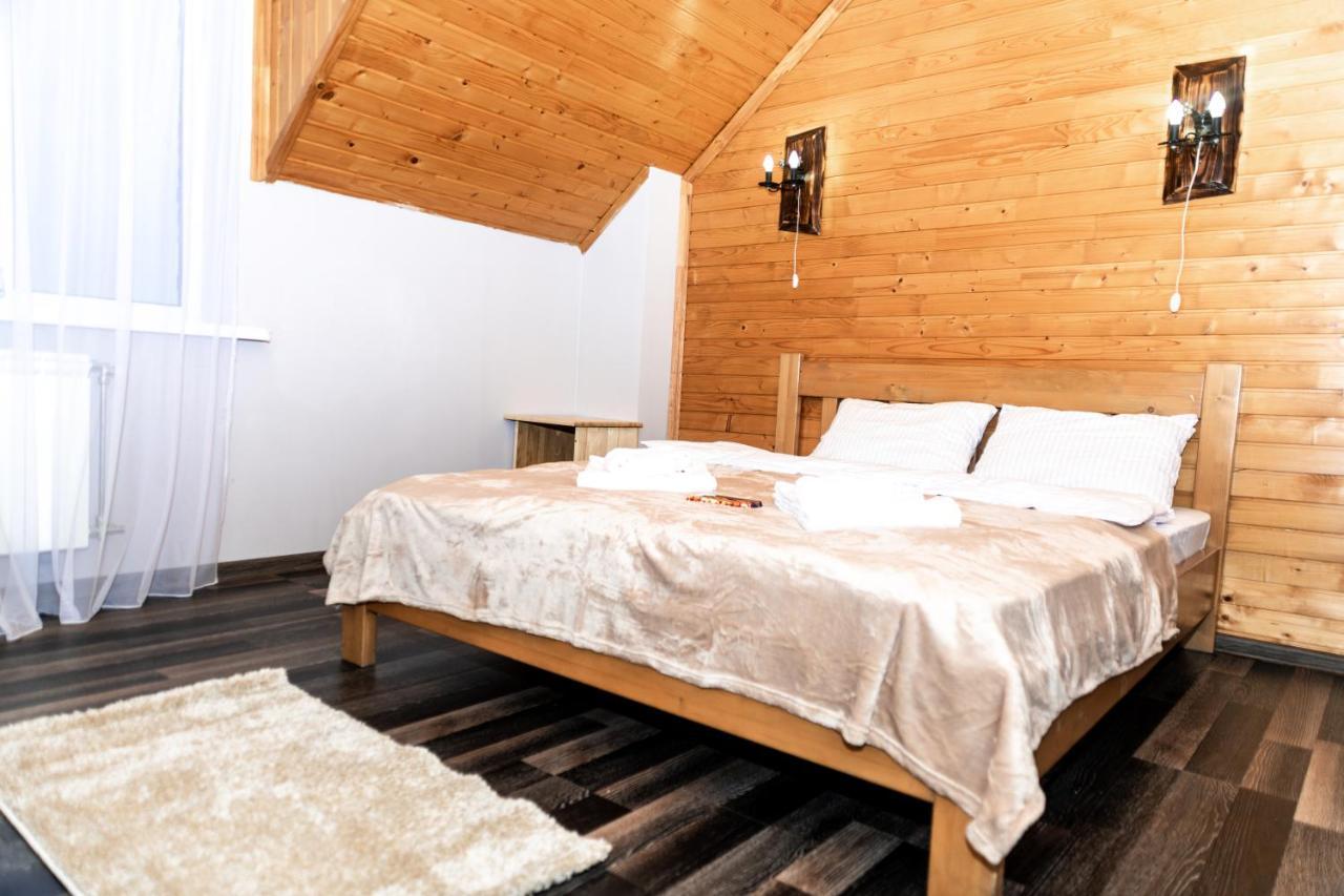 Wood House Hotel Pilipets Bagian luar foto