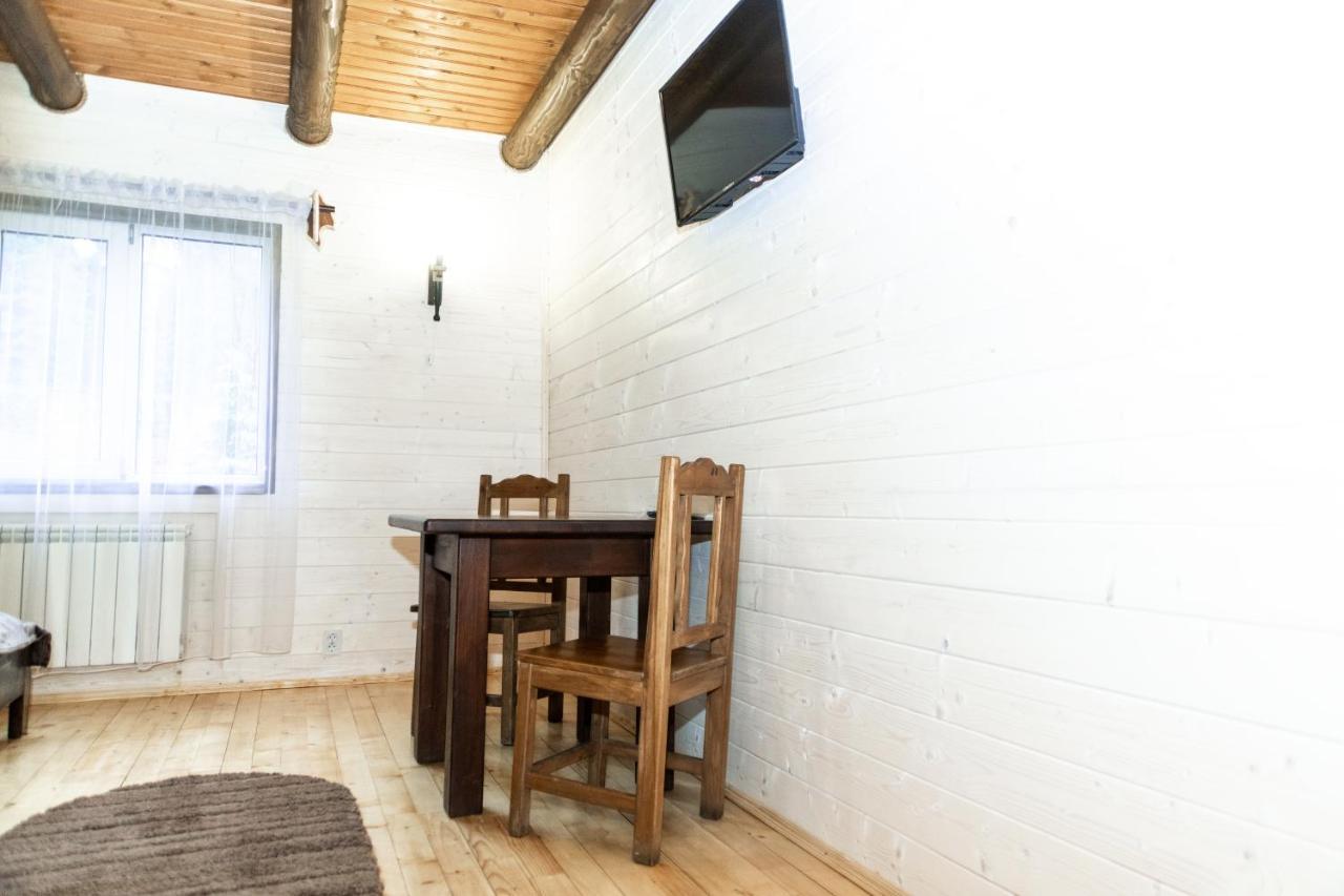 Wood House Hotel Pilipets Bagian luar foto