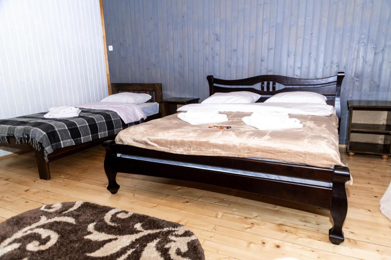 Wood House Hotel Pilipets Bagian luar foto