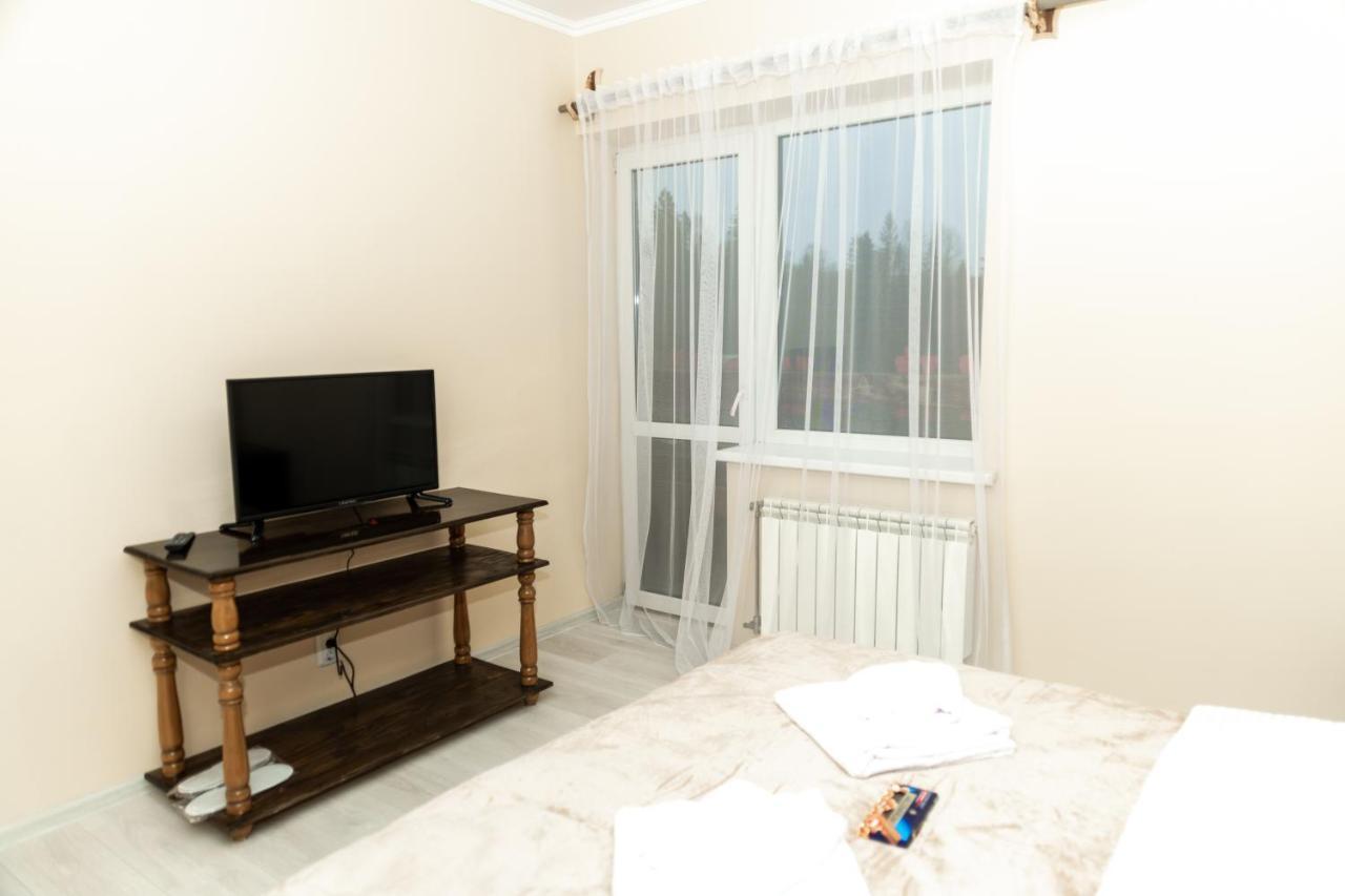 Wood House Hotel Pilipets Bagian luar foto