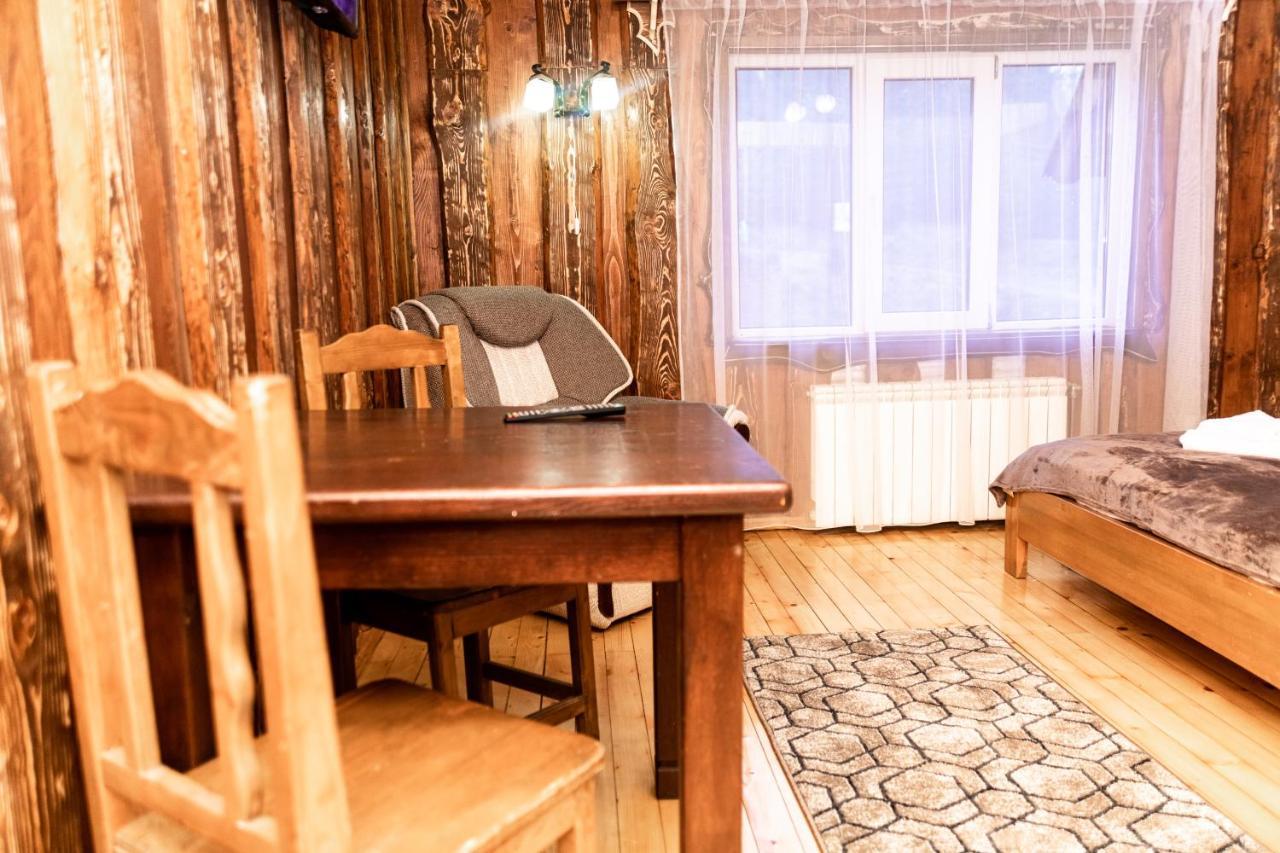 Wood House Hotel Pilipets Bagian luar foto
