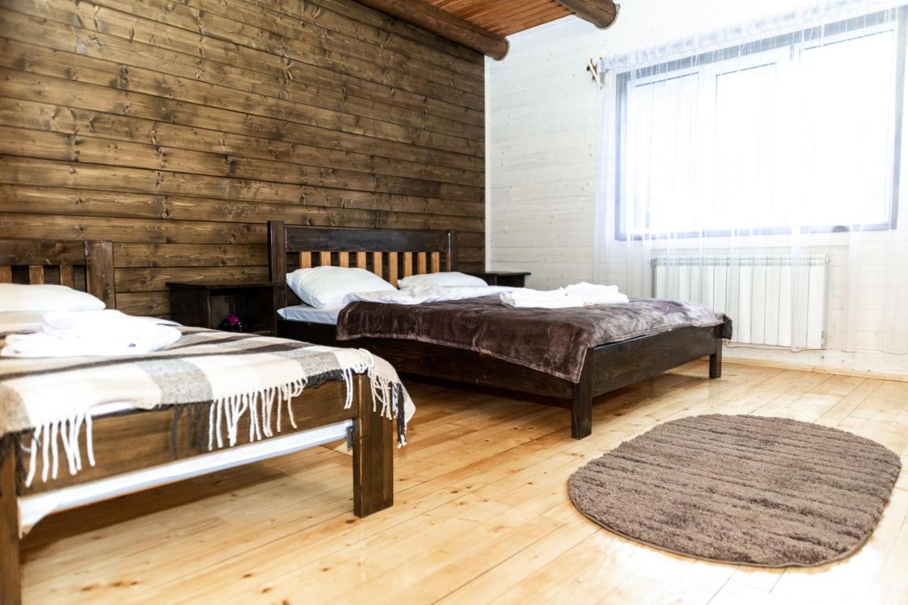 Wood House Hotel Pilipets Bagian luar foto
